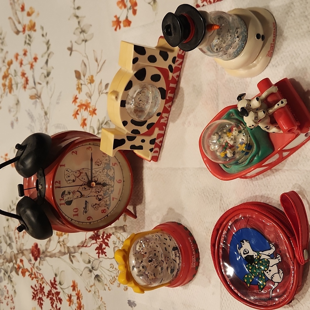 101 Dalmatians Snow Globe/Clock Set